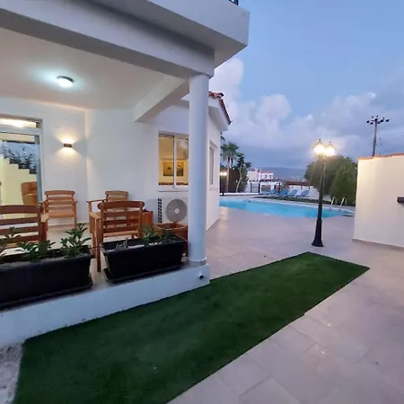 빌라 Agios Georgios With Private Pool 페이야