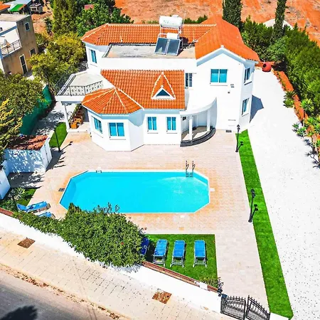 Agios Georgios With Private Pool